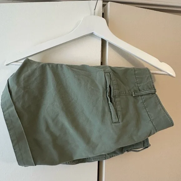 GAP Women's Green Shorts - Picture 1 of 4